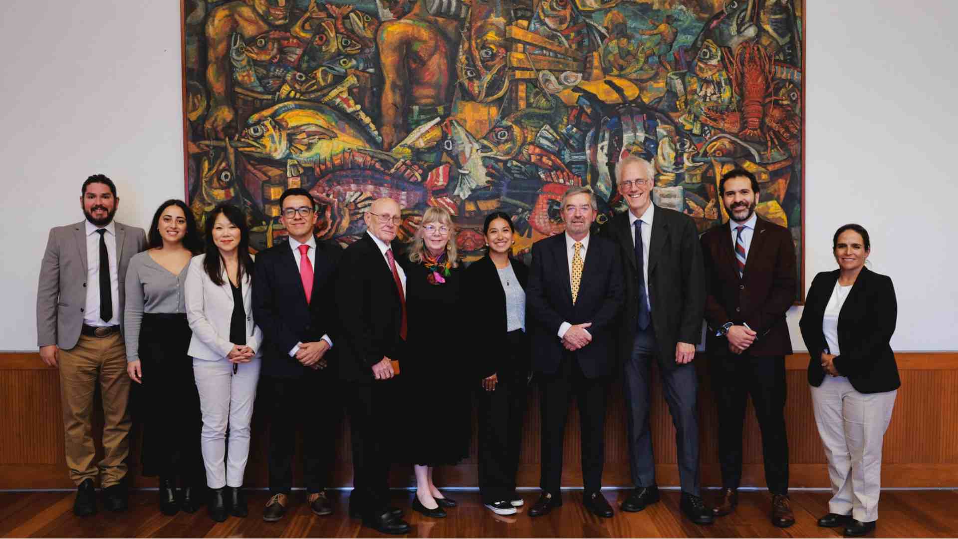 El canciller de México aborda con víctimas de EE.UU. el freno al tráfico de armas de fuego