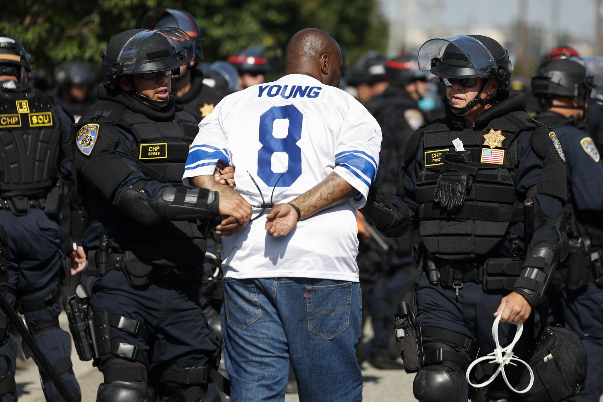 Anuncian múltiples arrestos y acusaciones por actos vandálicos en Los Ángeles