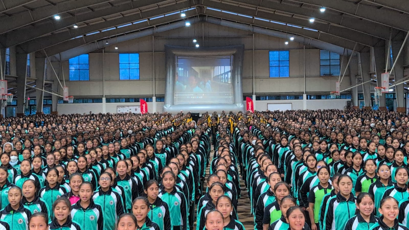 LG lleva la magia del cine a más de 3 mil niñas en el Estado de México