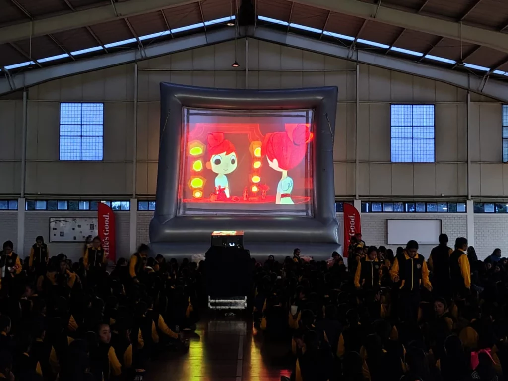 LG lleva la magia del cine a más de 3 mil niñas en el Estado de México - festival-oled-en-villa-de-las-ninas-4-1024x768