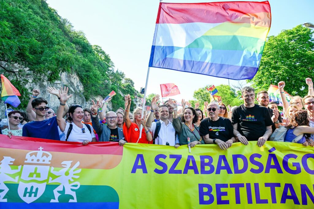 200 mil personas participan en la marcha del orgullo en Budapest - ff5cc3304e33b793488701dec78fbedb6c374b08w-1024x683