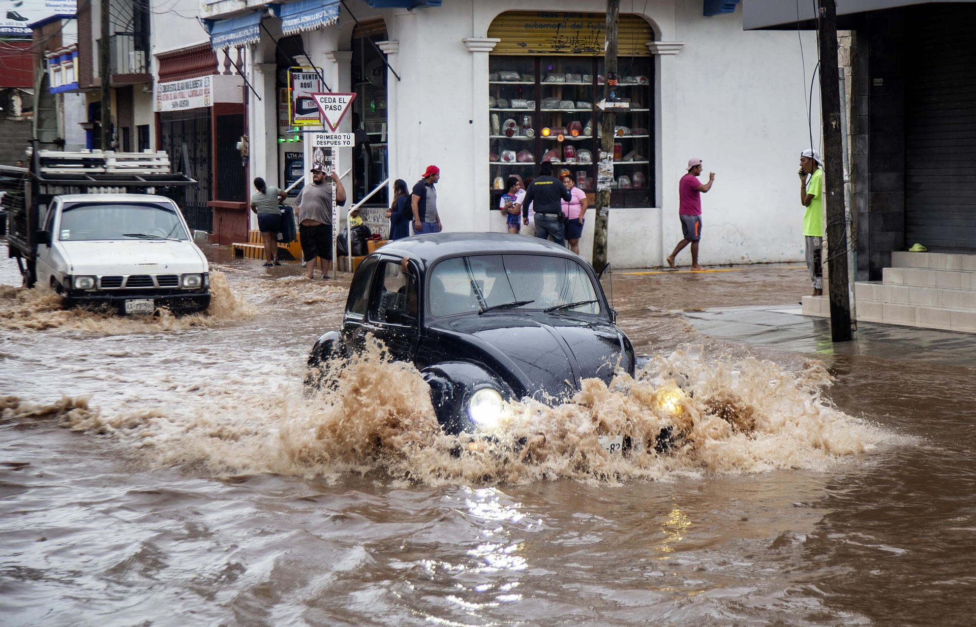 ¿Cuántas viviendas y escuelas fueron afectadas por el huracán “Erick”?