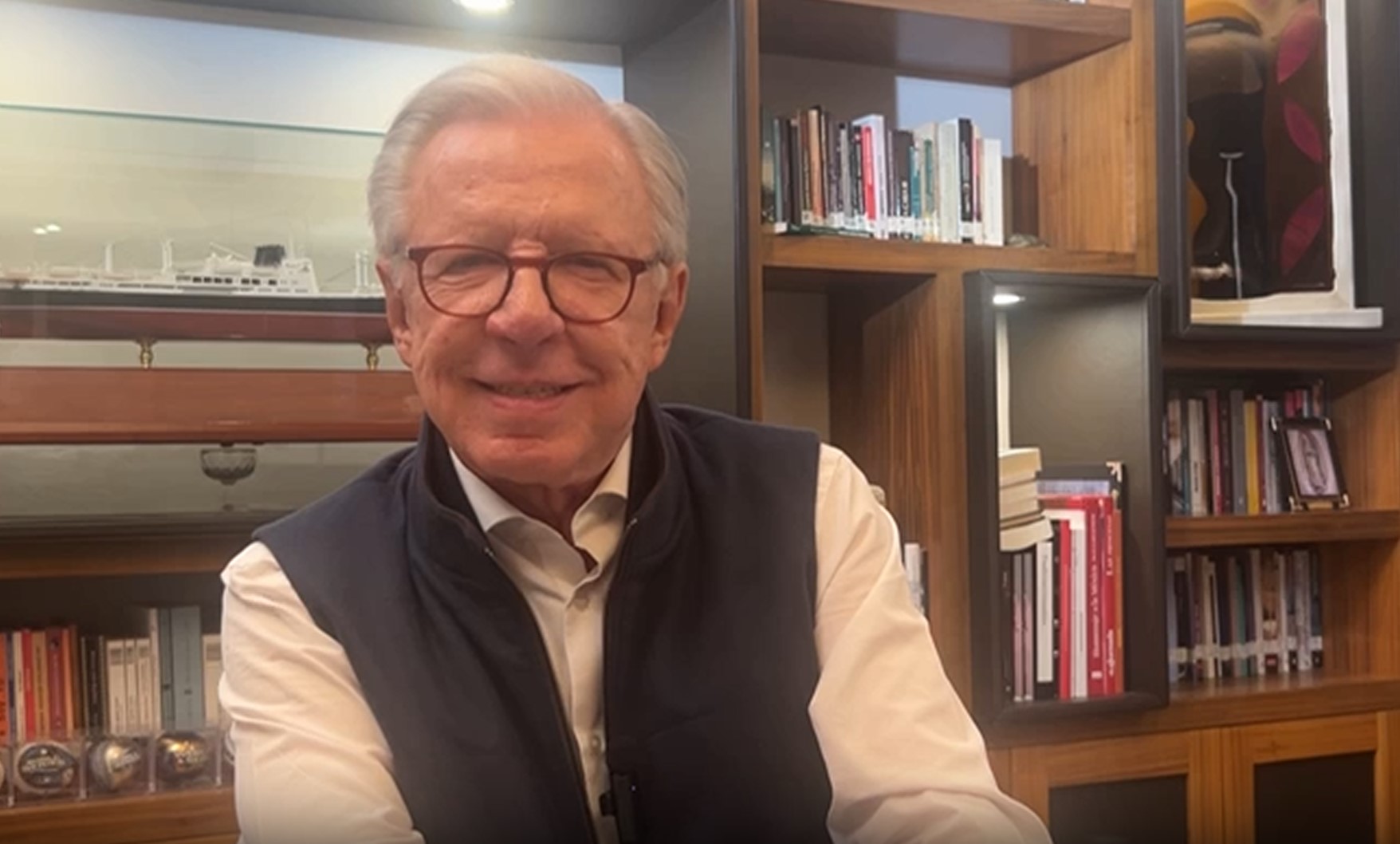 ¡Las noticias! Toque de queda en Los Ángeles ante protestas