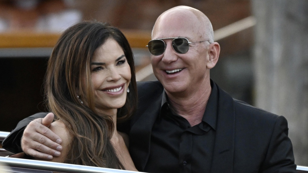 Boda de Bezos termina con un baile de máscaras, sin Lady Gaga y con protestas