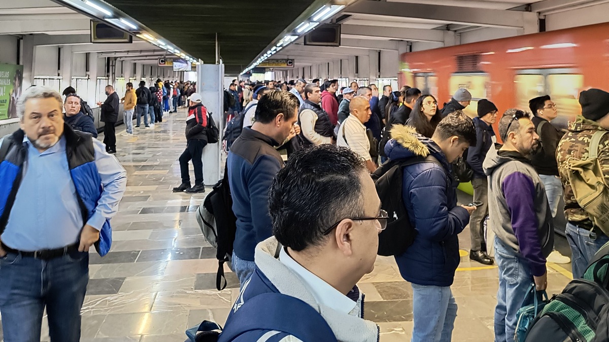 Metro CDMX inicia la semana con servicio lento