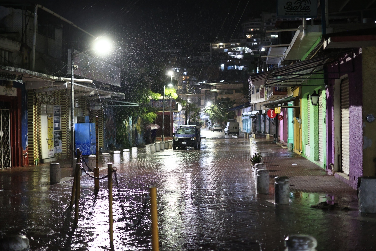 El huracán 'Erick' ya tocó tierra, ¿qué ocasionará? - lluvias-en-guerrero-por-el-huracan-erick