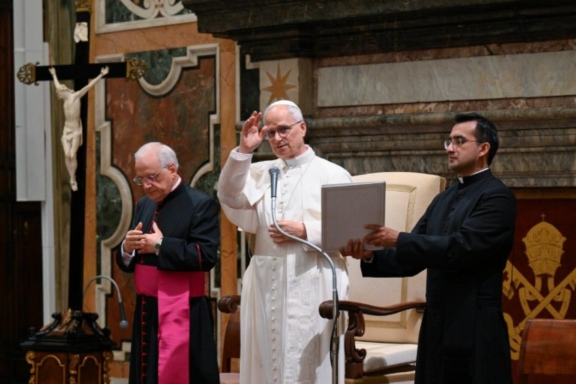 León XIV critica la “falsa propaganda del rearme” que alimenta “odio y venganza”