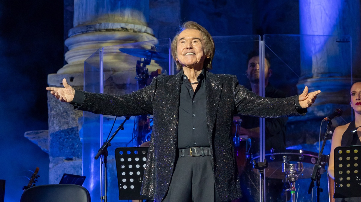 Raphael vive una ‘gran noche’ en su regreso a los escenarios