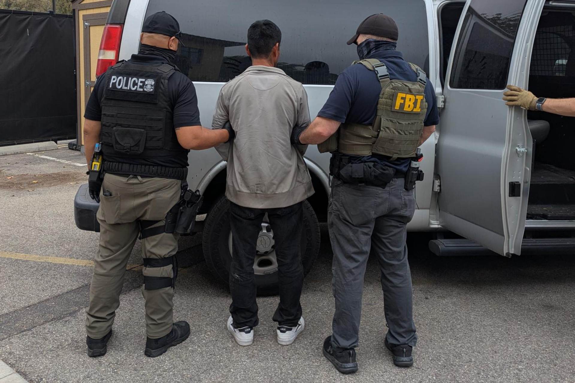 Trump recurre a cárceles locales para albergar migrantes ante alza en detenciones - redadas-migratorias-migrantes-migracion