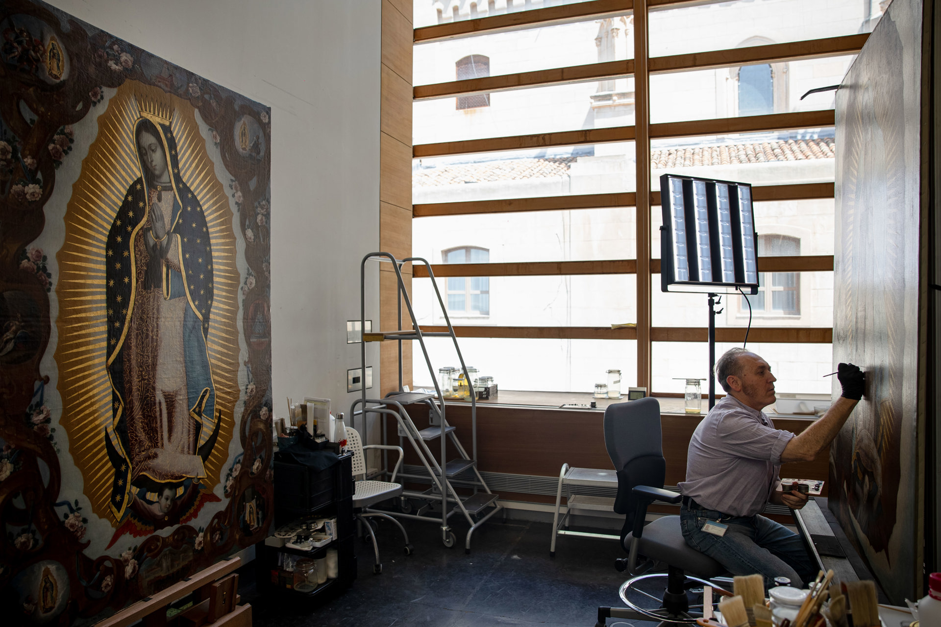 Se llevan a la Virgen de Guadalupe a España