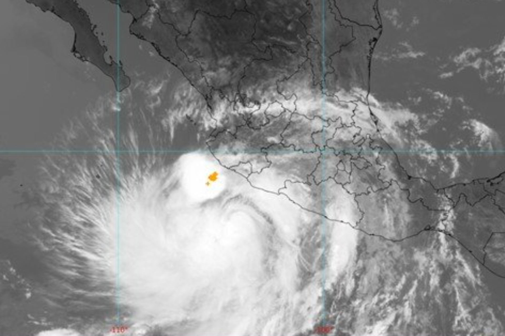 “Dalila” ocasiona lluvias intensas en occidente y sur de México