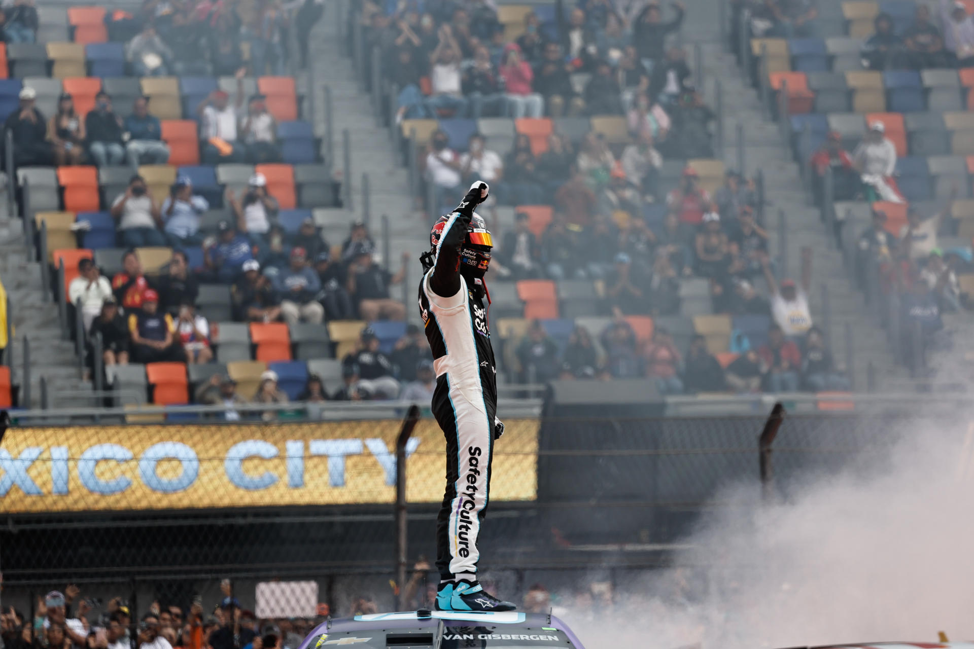 Van Gisbergen gana la Nascar Cup Series México