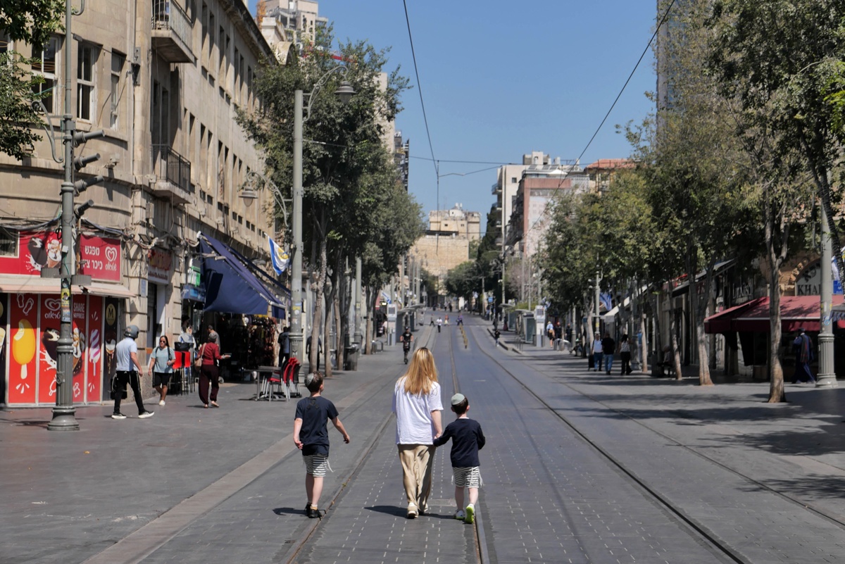 Israel levanta todas las restricciones de seguridad y vuelve a la actividad completa