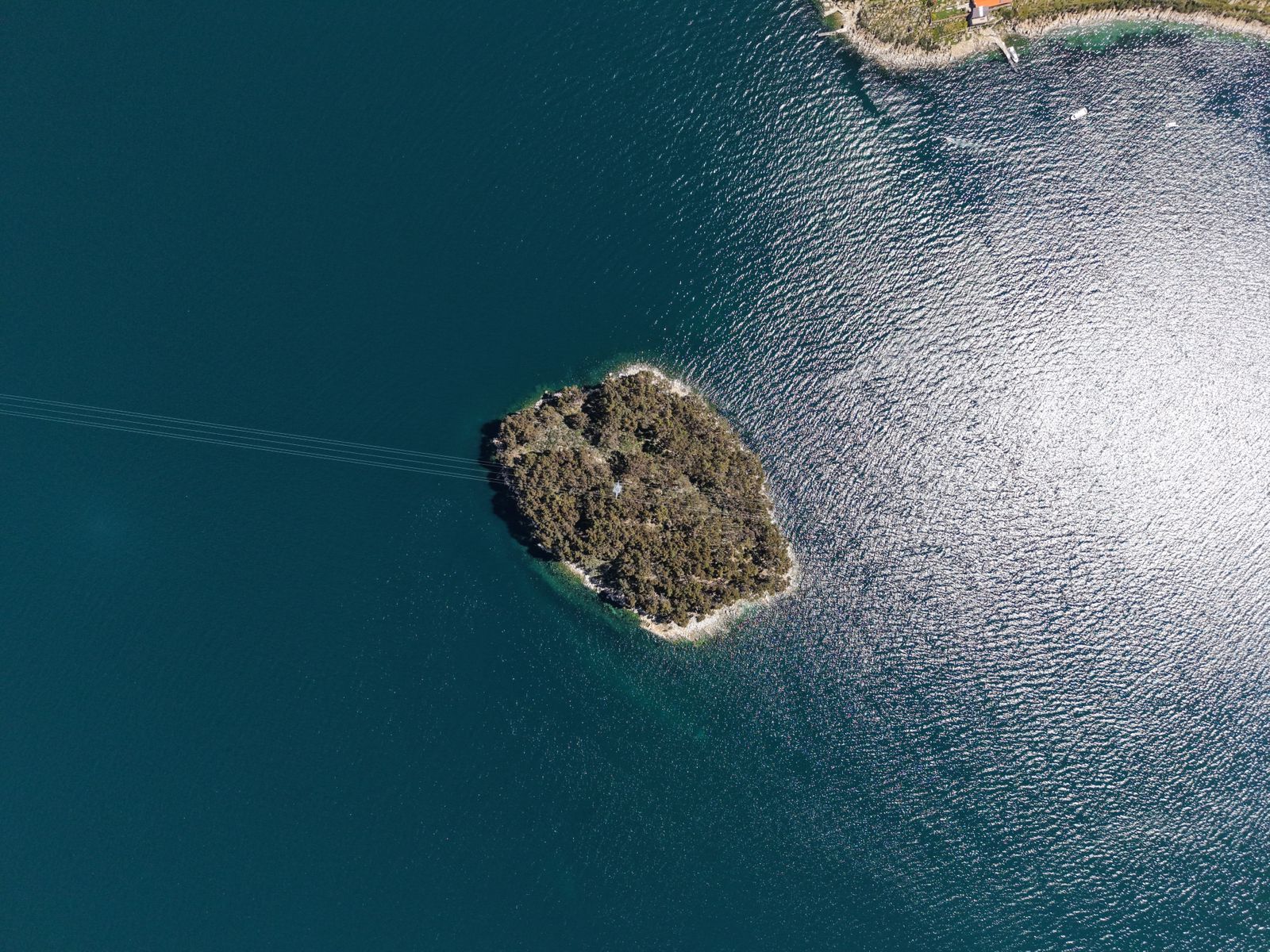 El desafío de visitar el lago más alto del mundo, a 3812 metros sobre el nivel del mar