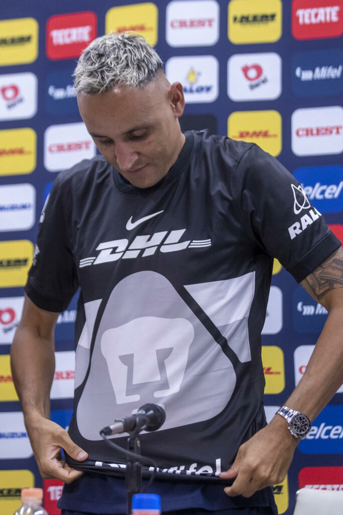 Keylor Navas dice que Miguel Herrera le ayudó a tomar la decisión de fichar por los Pumas - 041fcb881b2420cf1fc3a5f5af866556c5d8a421w-683x1024