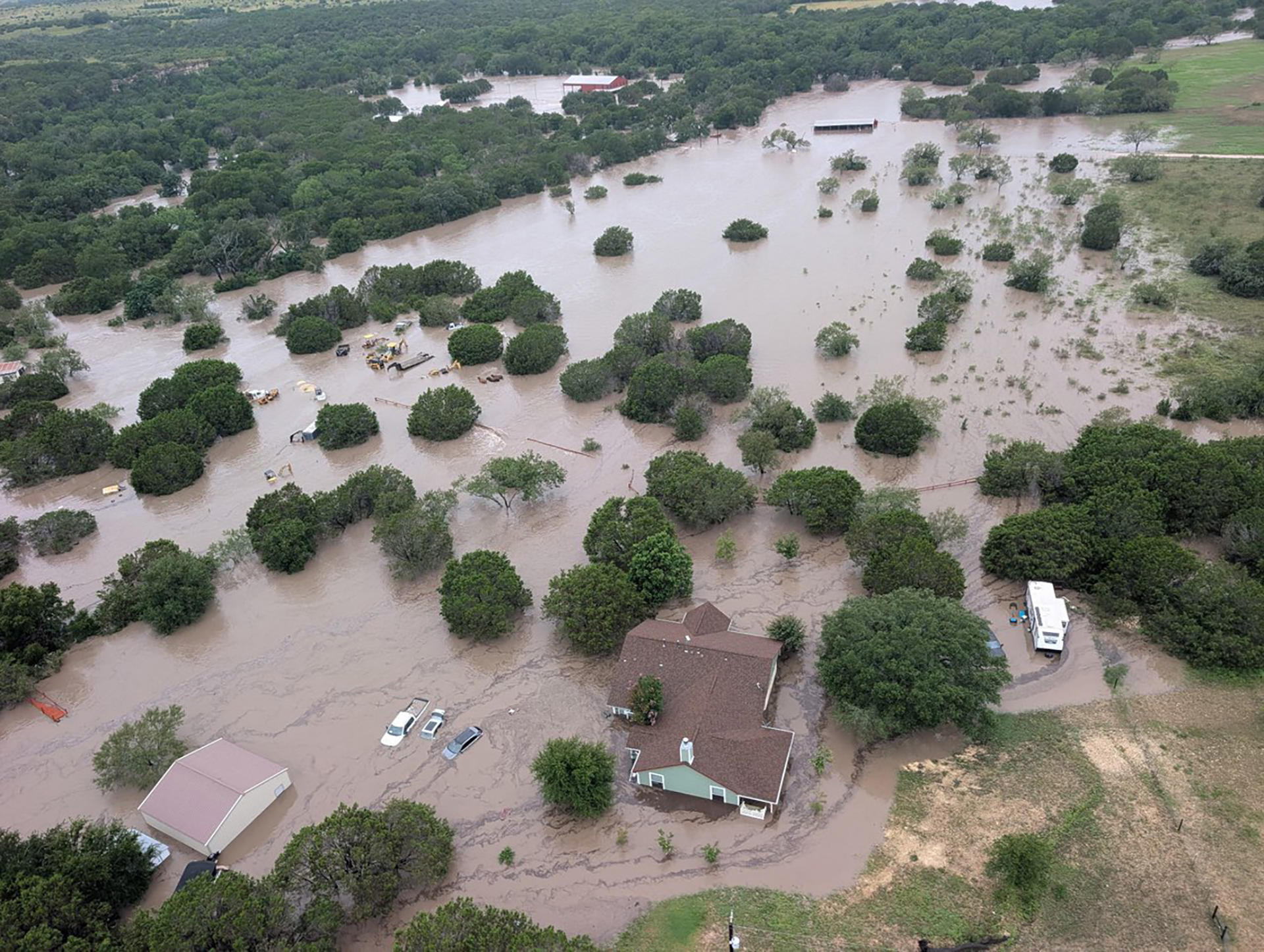 Sube a 82 los muertos por las inundaciones en Texas