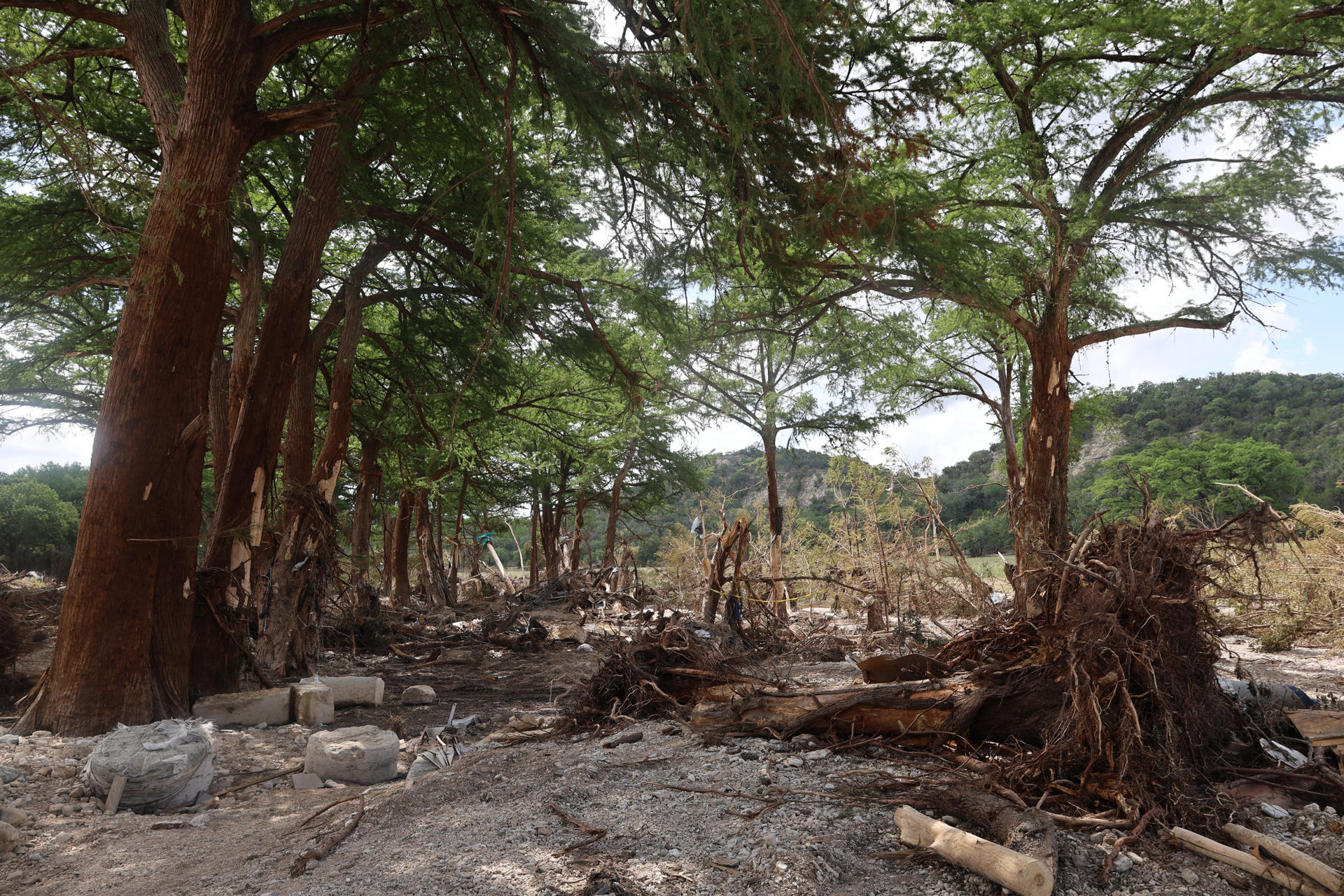 Texas iza las banderas a media asta en honor a los más de cien muertos tras inundaciones
