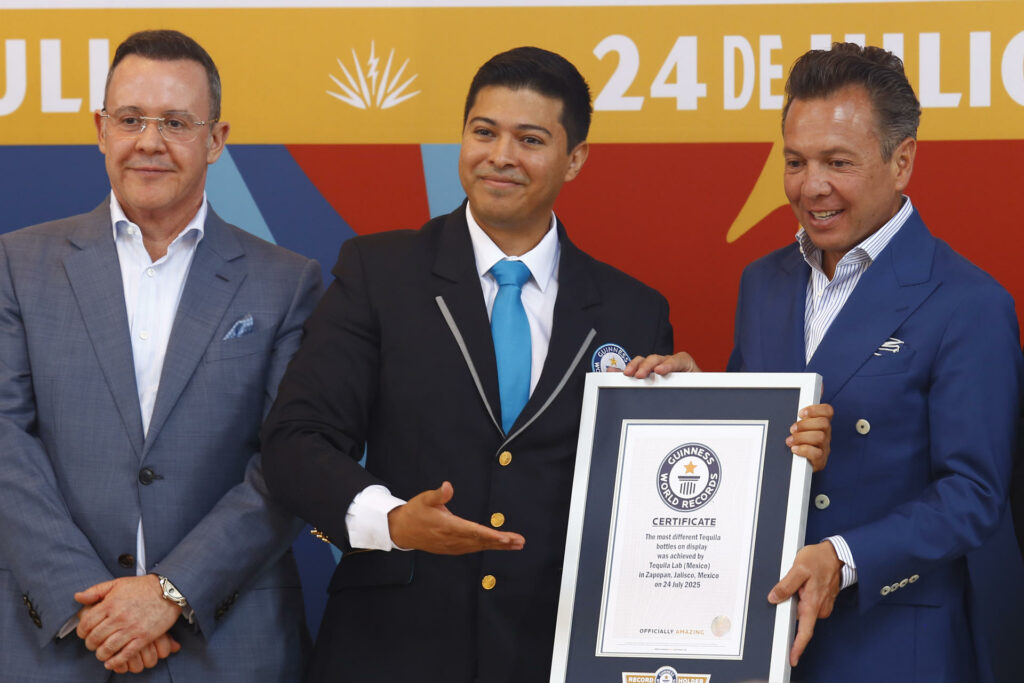 Imponen en Jalisco un Récord Guinness de tequila - 2b77ba64e897993ca08da737b57aee04a4f3cacbw-1024x683