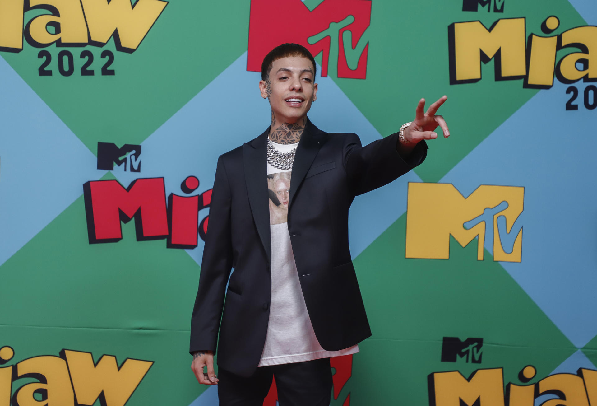 Natanael Cano deja de lado sus corridos y lanza disco con ritmos urbanos