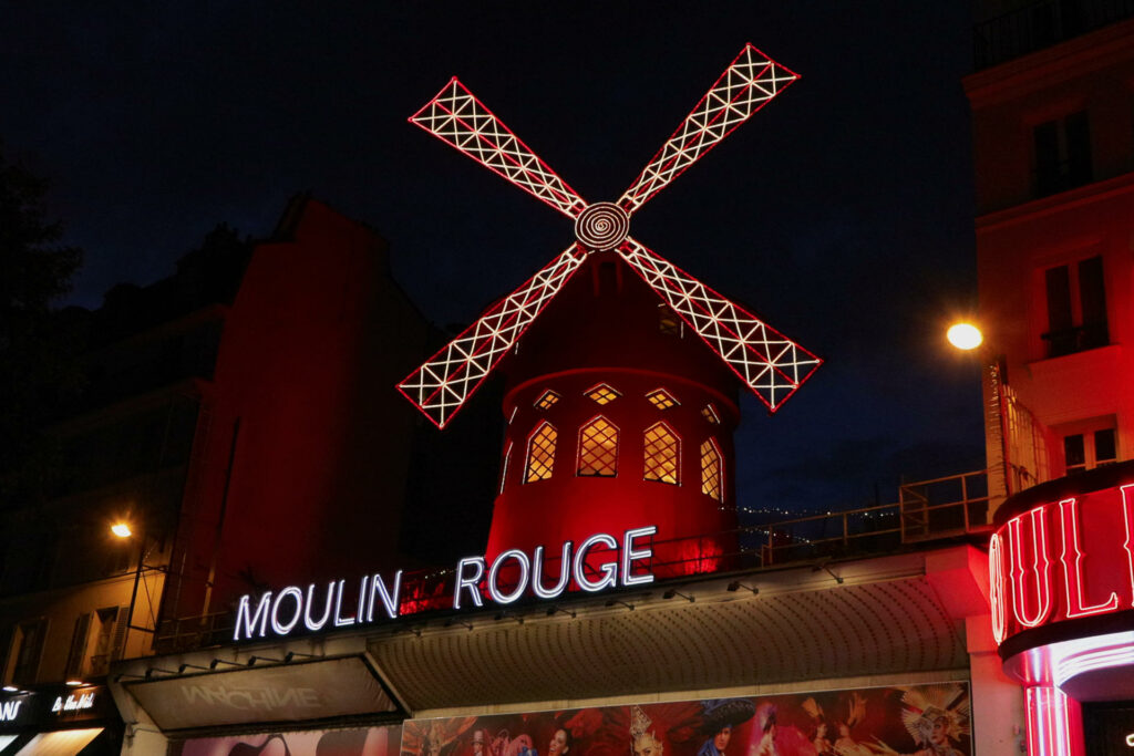 París celebra que las palas del Moulin Rouge vuelven a girar tras su caída en 2024 - 97590d488d9eba5ce79d9ce24129bf087a8539b2w-1024x683
