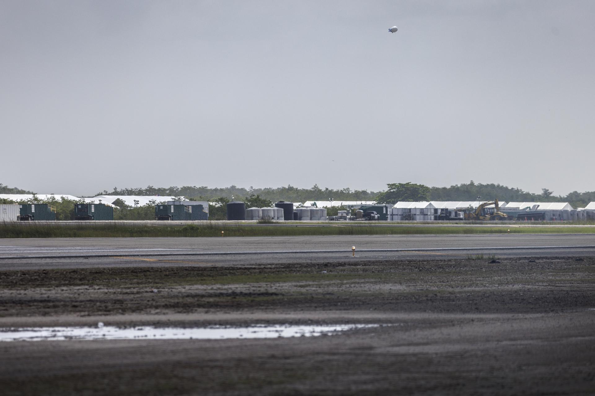 Cónsul de México en Miami entrevista a connacionales detenidos en Alligator Alcatraz
