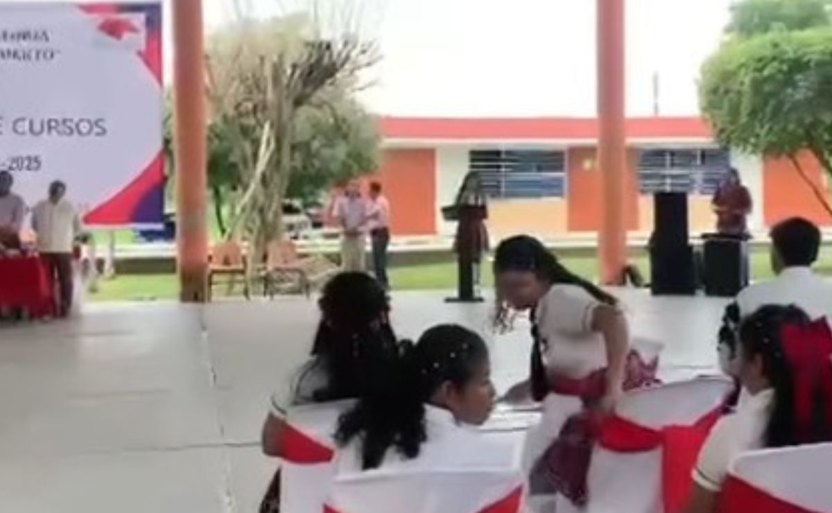 Alumna denuncia acoso sexual durante graduación; maestro ya fue detenido Alumna denuncia acoso sexual durante graduación; maestro ya fue detenido