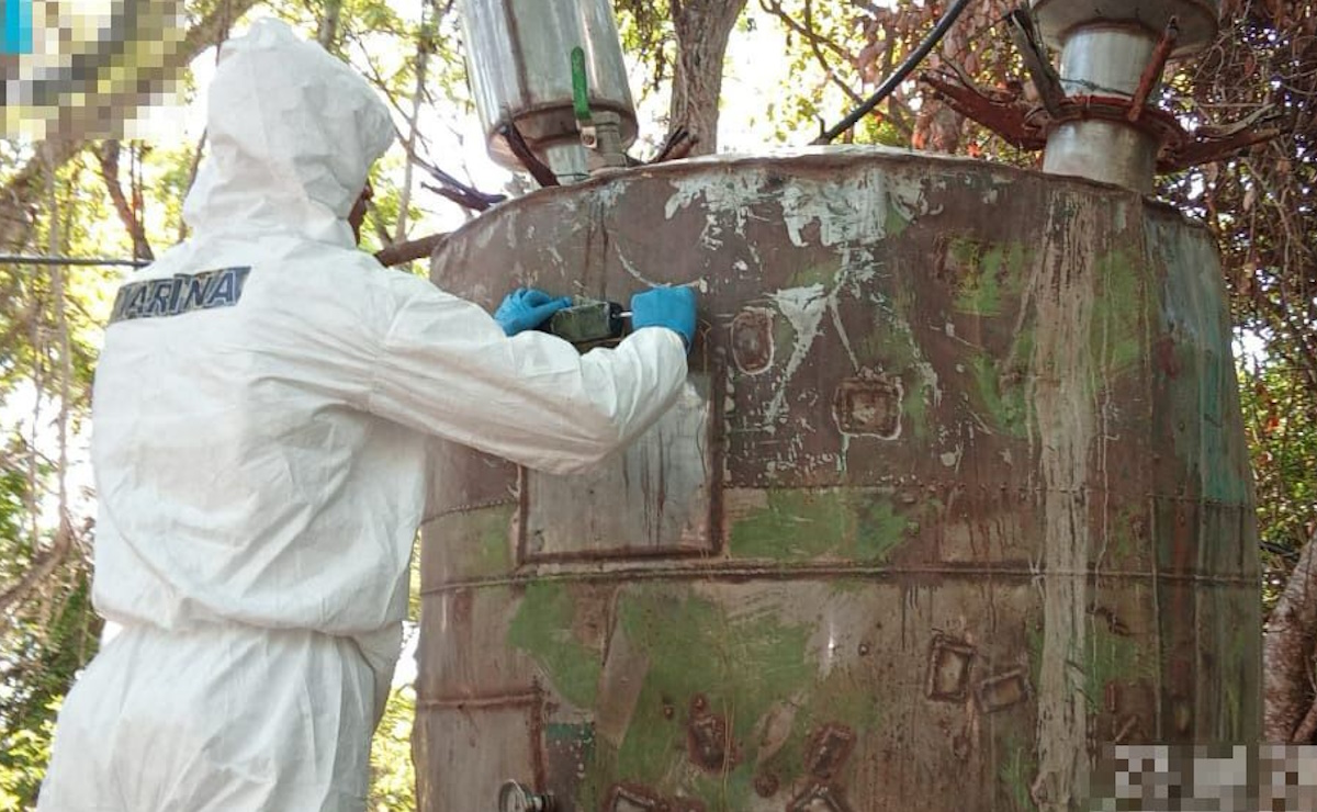 Aseguran 4 mil 900 kilos de metanfetamina y neutralizan dos narcolaboratorios en Culiacán Aseguran 4 mil 900 kilos de metanfetamina y neutralizan dos narcolaboratorios en Culiacán