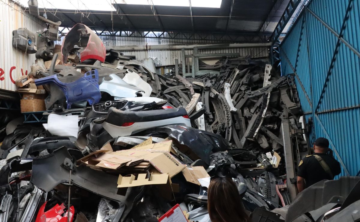 Aseguran en CDMX casi mil toneladas de autopartes presuntamente robadas
