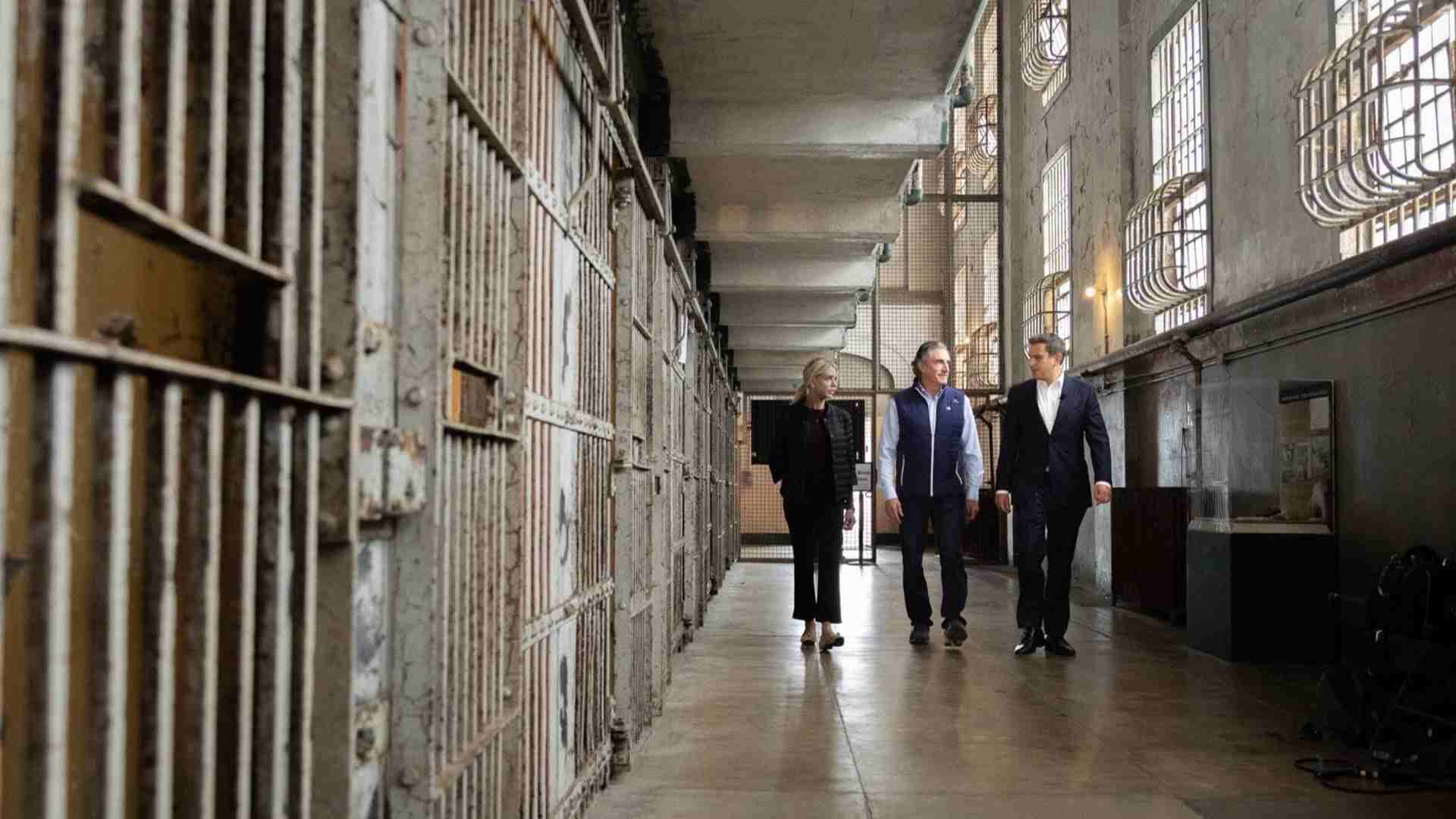 Autoridades federales visitan la prisión de Alcatraz tras la luz verde a su reapertura en California