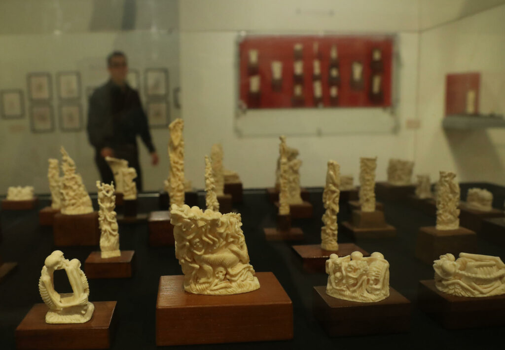 Exposición ‘Roberto Ruiz. Gigante de la miniatura’ muestra un México a escala milimétrica - b18cc55928a3d2c6b415bbad1db0db53503c0255w-1024x709