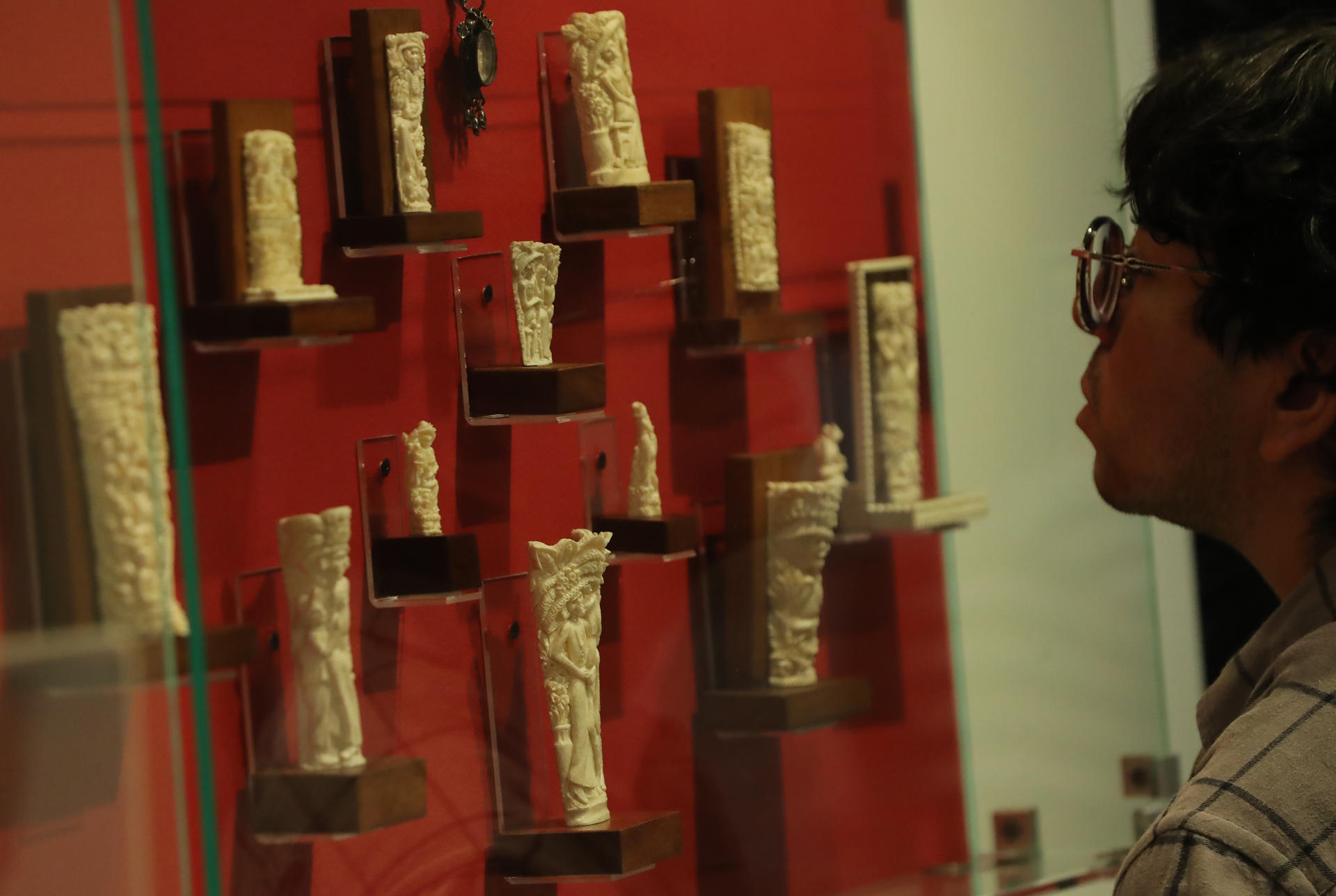 Exposición ‘Roberto Ruiz. Gigante de la miniatura’ muestra un México a escala milimétrica