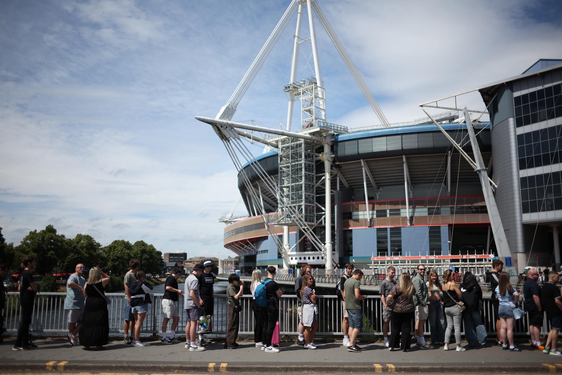 Oasis vuelve a los escenarios con el mundo en vilo por el reencuentro de los Gallagher