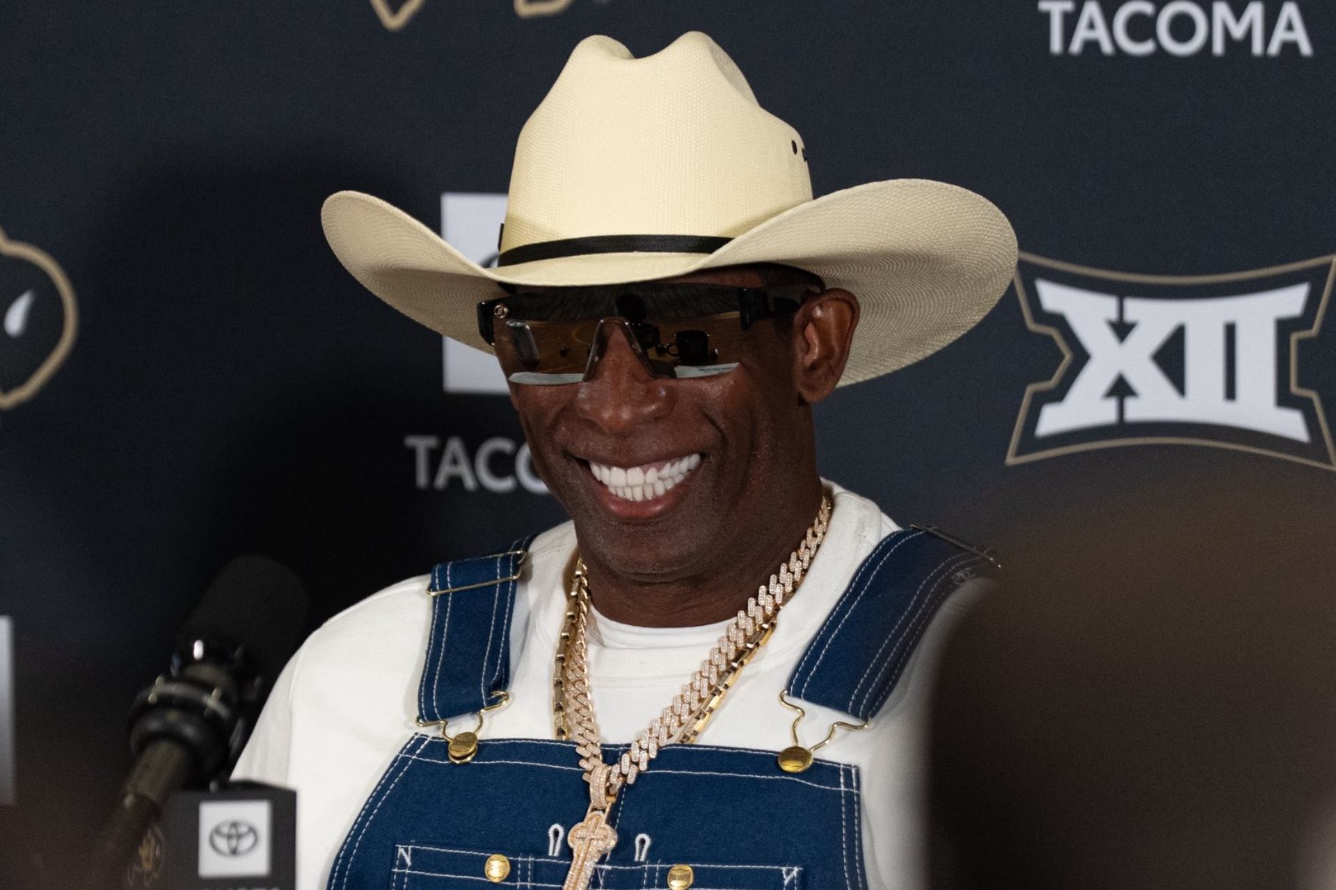 Deion Sanders, leyenda de la NFL, confiesa que sufrió cáncer de vejiga