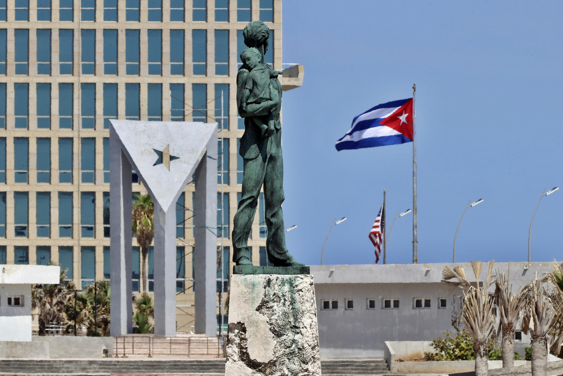 Trump firma memorando para endurecer la política estadounidense en Cuba Trump firma memorando para endurecer la política estadounidense en Cuba