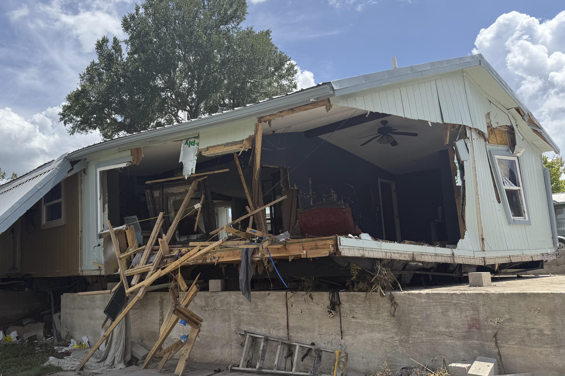 Más de cien desaparecidos tras las inundaciones en Texas, que dejan 133 muertos