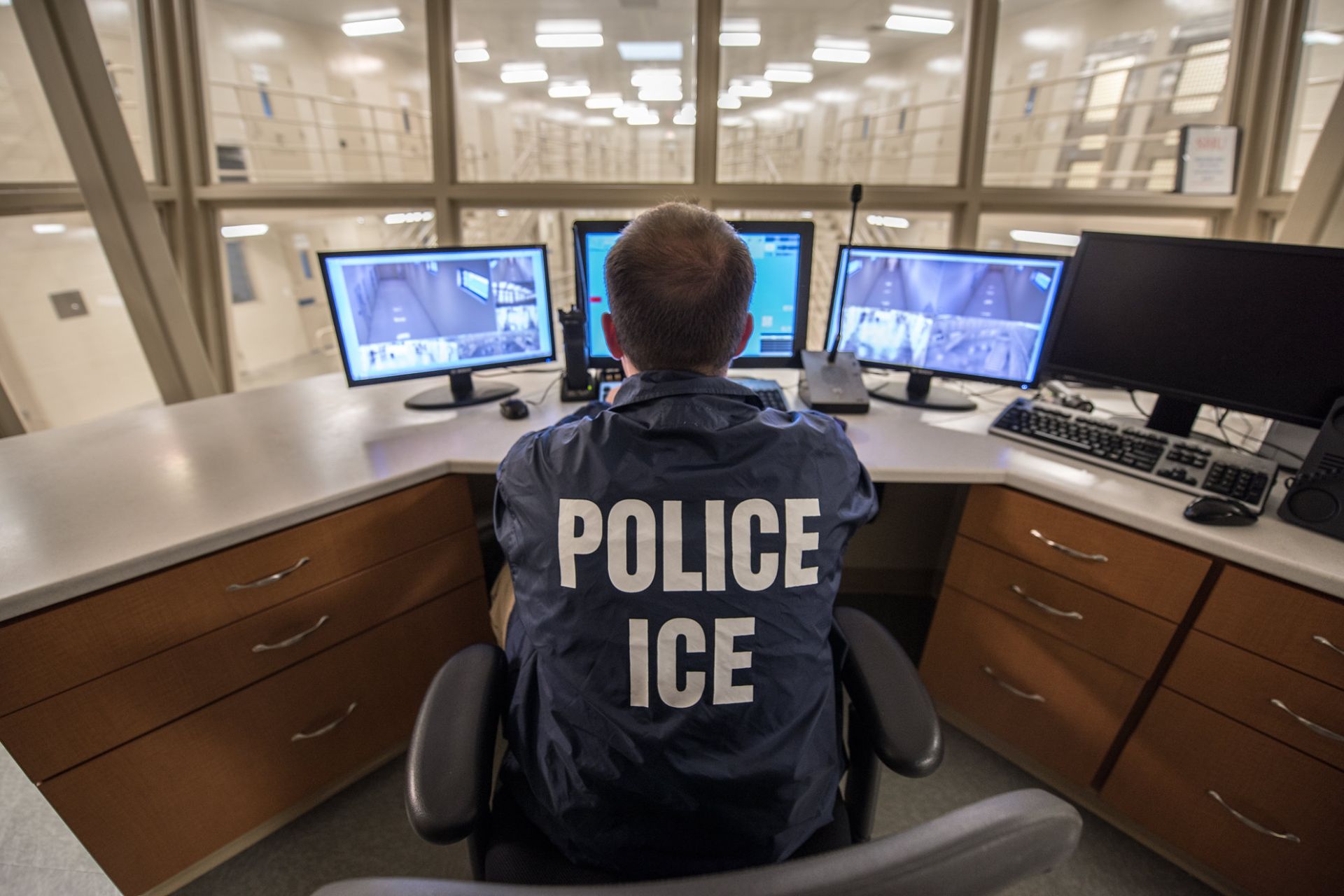 Buscan crear plataforma con información de agentes de ICE