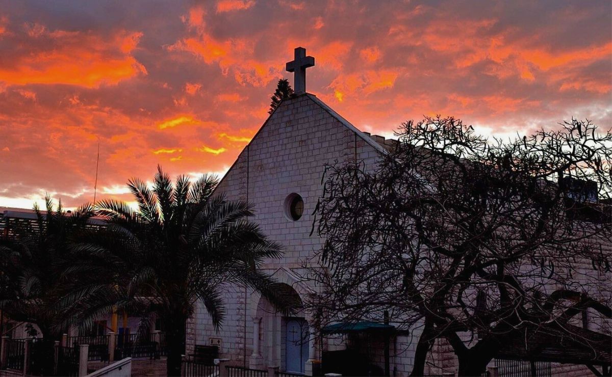Israel “lamenta daños y víctimas” por ataque a la Sagrada Familia de Gaza