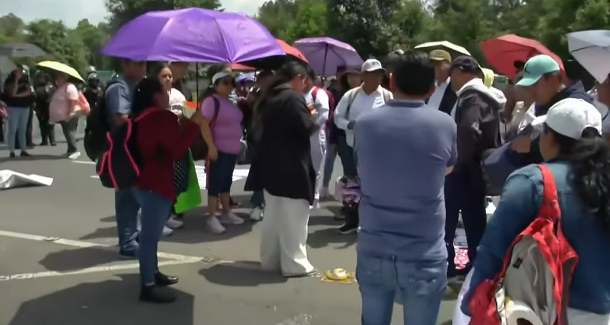 Trabajadores del IMSS Bienestar bloquean Reforma y Periférico ante la falta de insumos Trabajadores del IMSS Bienestar bloquean Reforma y Periférico ante la falta de insumos