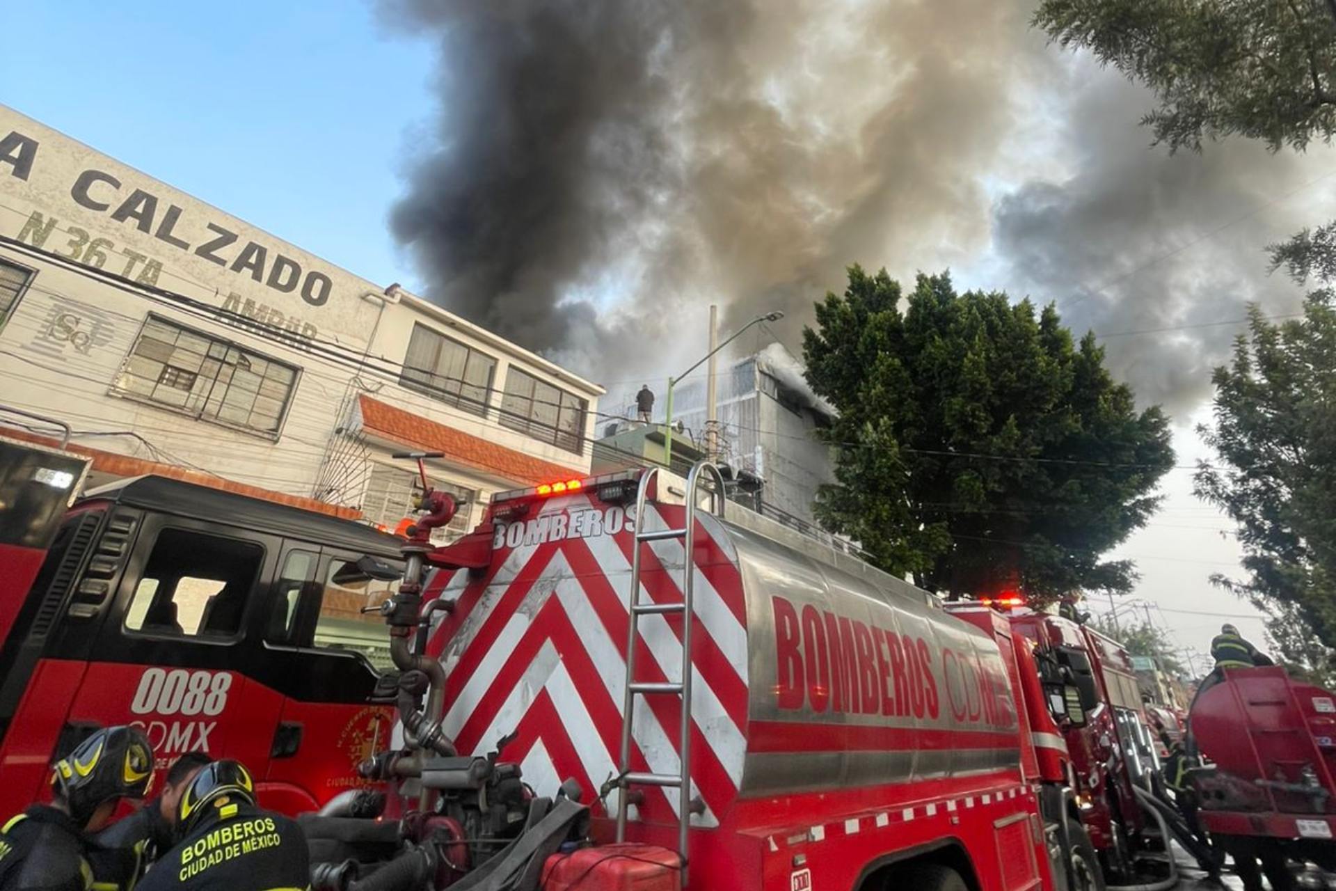 Video: Fuerte incendio en bodega de la colonia Morelos, CDMX