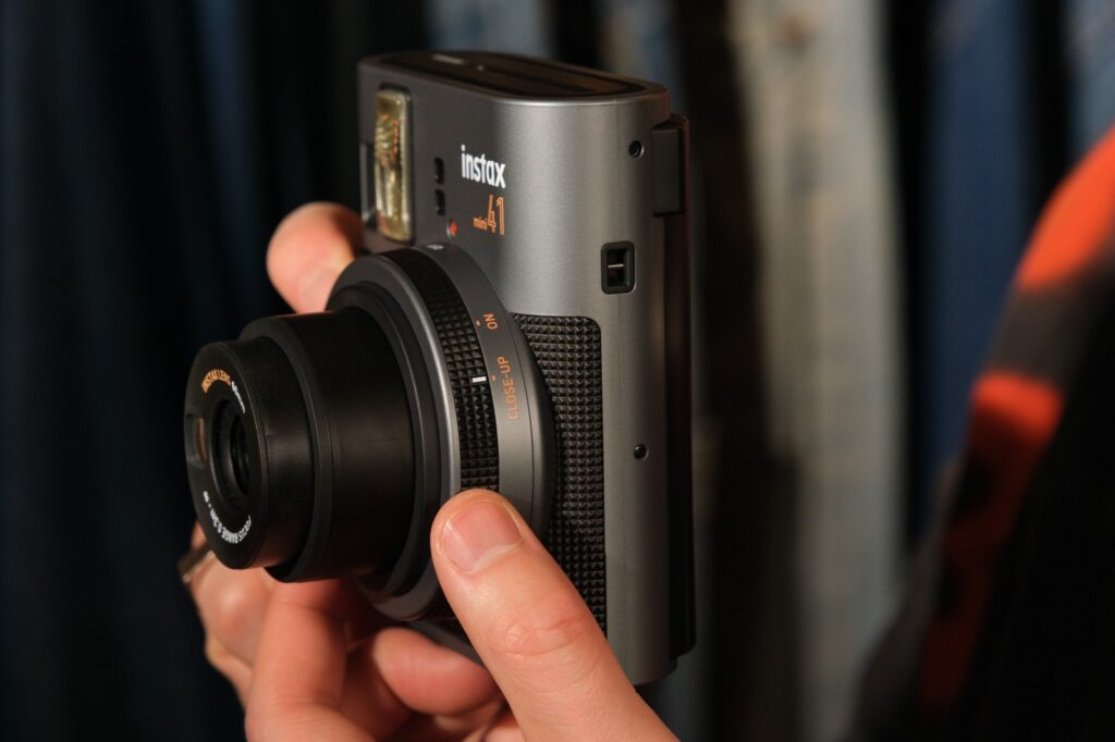 10 gadgets ideales para el verano - instax-mini-41-2-1024x682