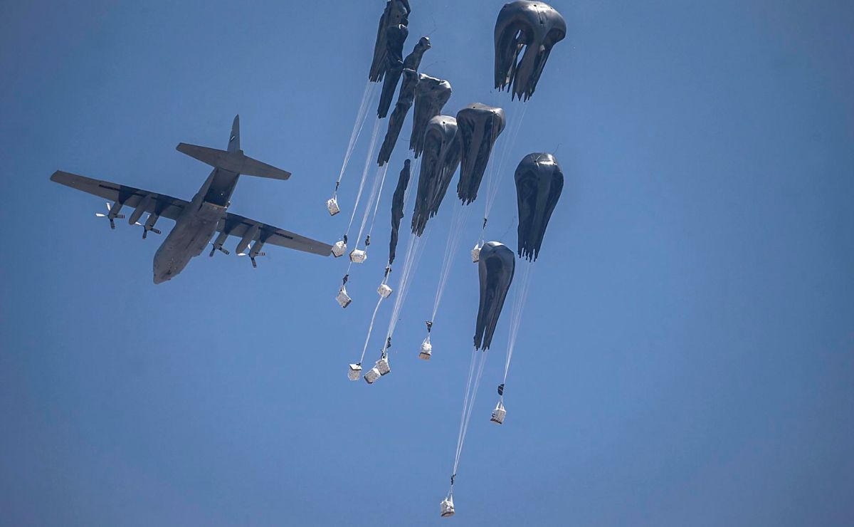 Gaza recibe ayuda humanitaria por tierra y aire en medio de crisis alimentaria