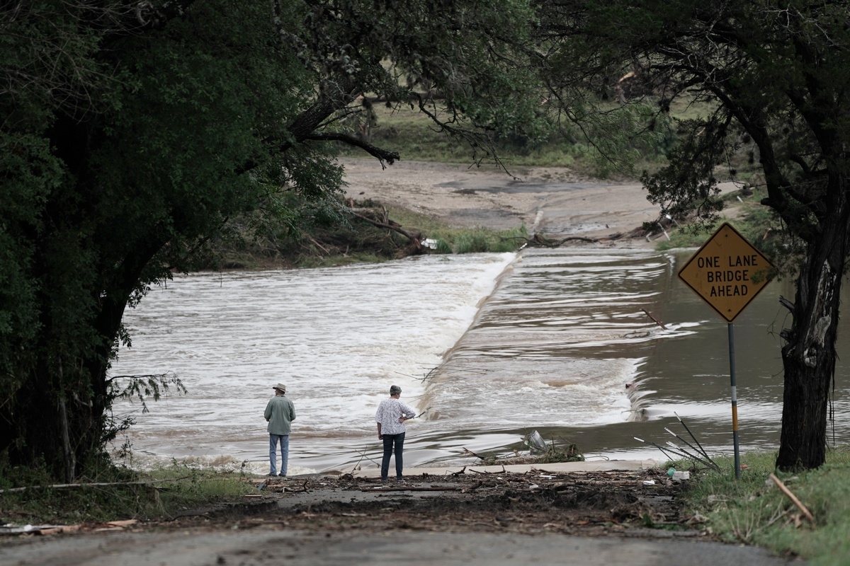 Más lluvias y alertas frenan las labores de búsqueda de personas en Texas