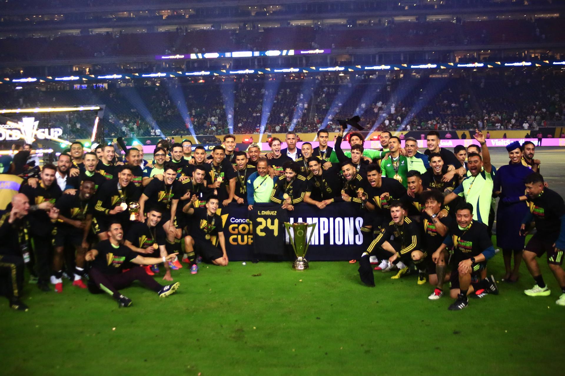 Video: México celebra la décima Copa Oro al ritmo de ‘Payaso de rodeo’