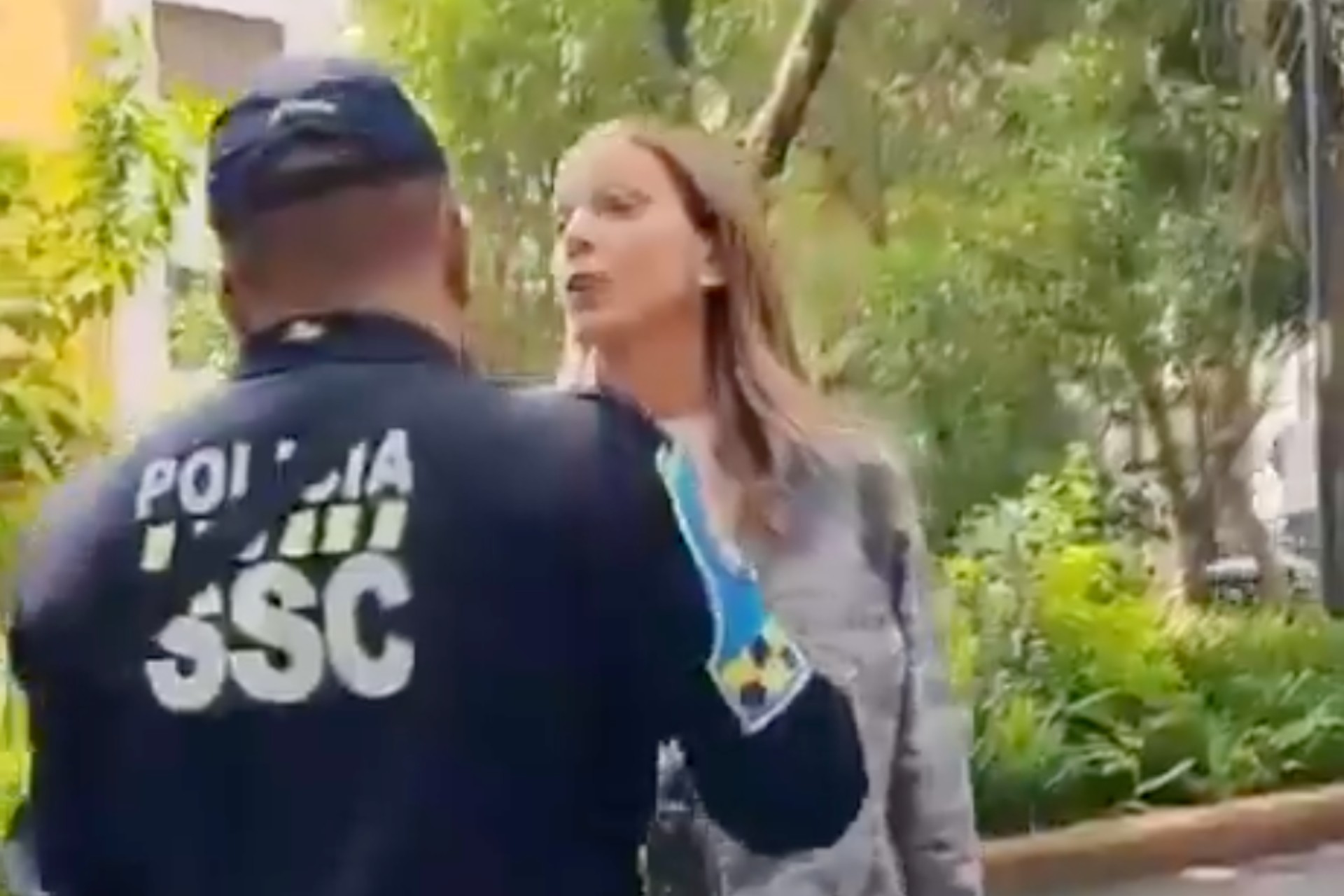 Policía denuncia a mujer que lo insultó tras no pagar parquímetro en la Condesa