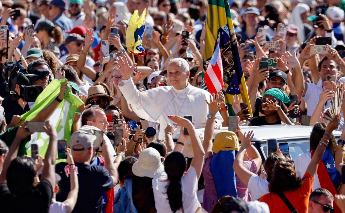Jóvenes invaden Roma por el Jubileo de la Juventud; viven 'ambiente mundialista' - papa-leon-xiv-durante-el-jubileo-de-la-juventud