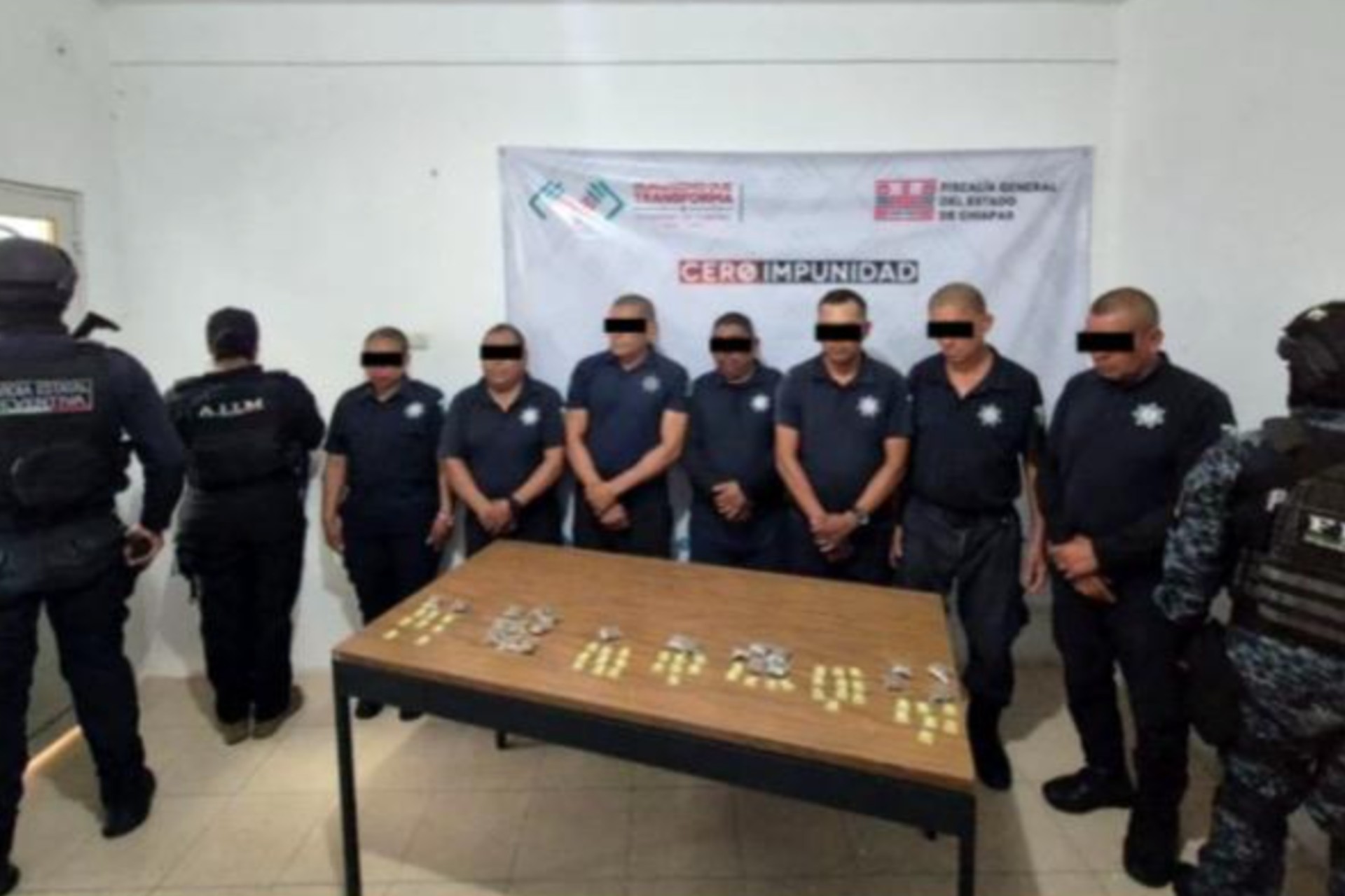 Detienen a siete policías municipales de Frontera Comalapa, Chiapas, por vender drogas