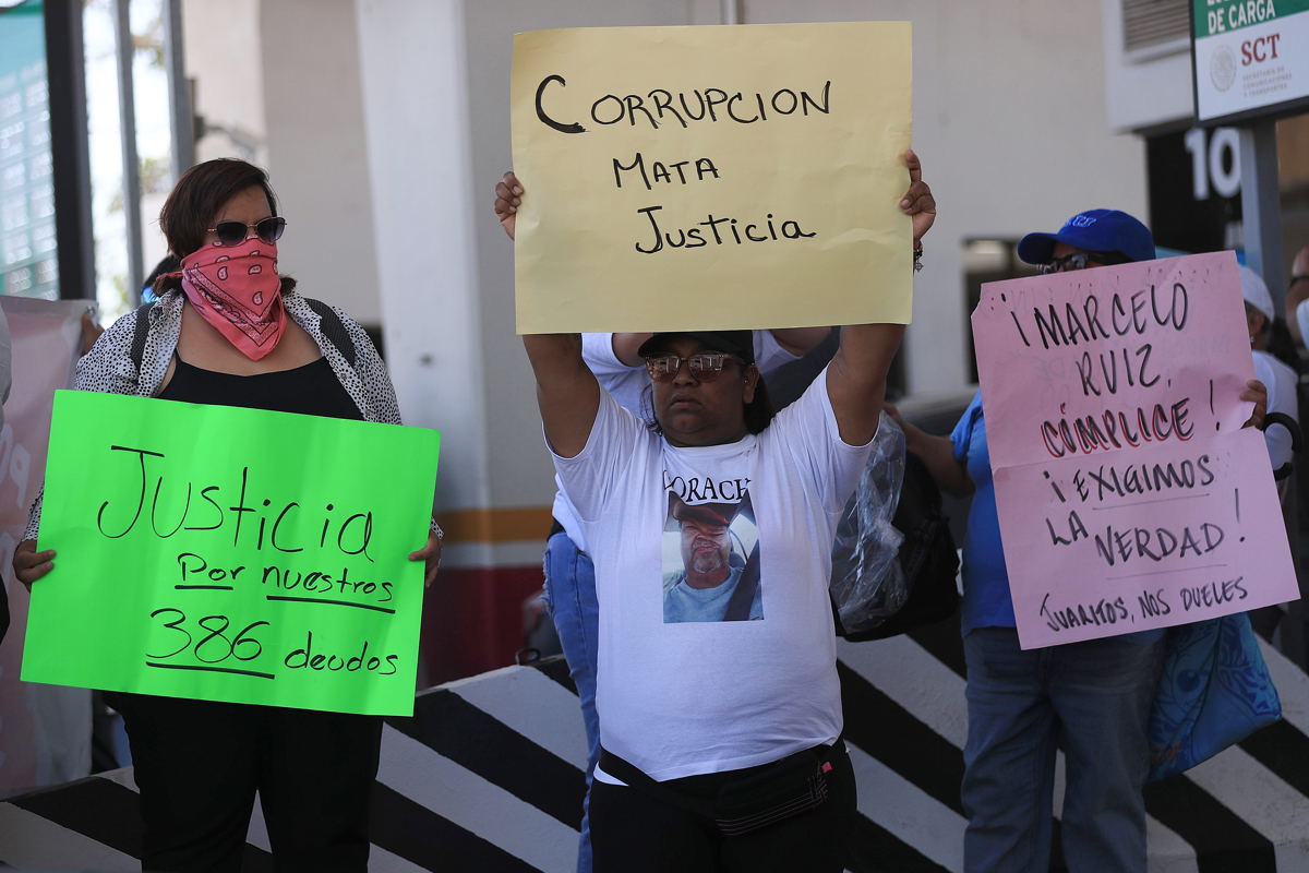 Protestas a un mes del hallazgo de 386 cuerpos en crematorio de Ciudad Juárez Protestas a un mes del hallazgo de 386 cuerpos en crematorio de Ciudad Juárez