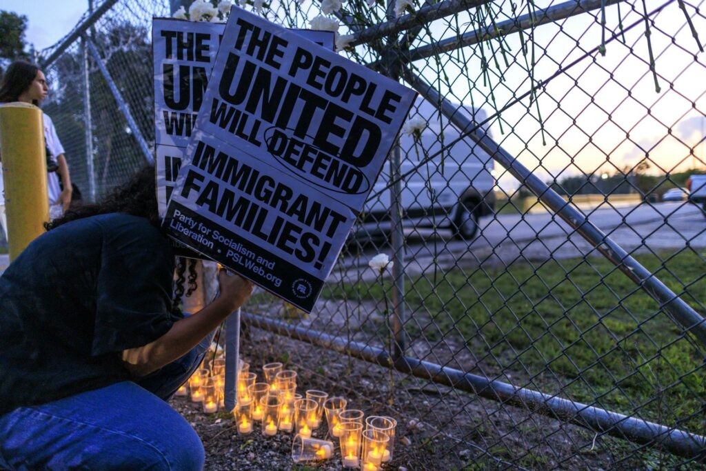 EE.UU. recortará los beneficios fiscales para migrantes y elevará la revisión de las remesas