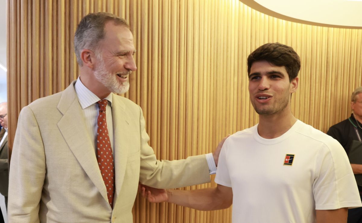 Rey Felipe VI felicita a Alcaraz por el “gran partido” en Wimbledon