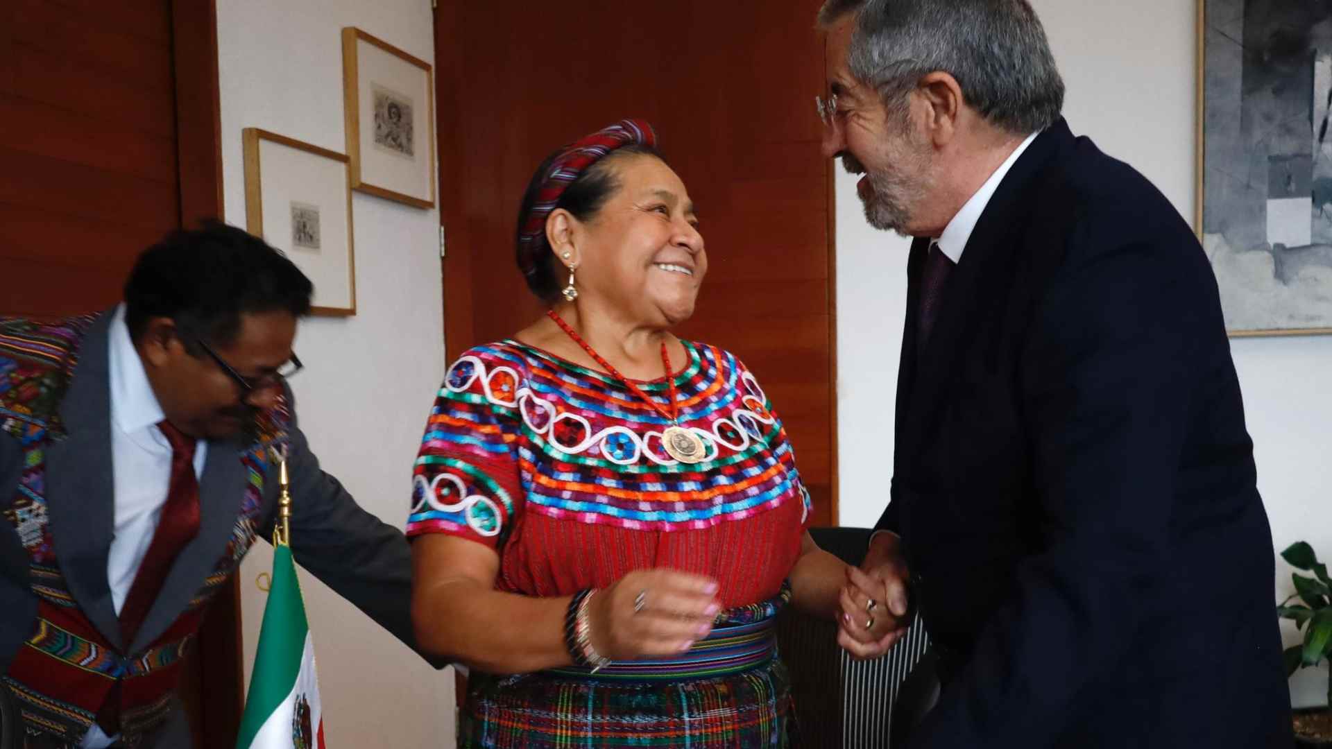Rigoberta Menchú, Premio Nobel de la Paz, obtiene la nacionalidad mexicana